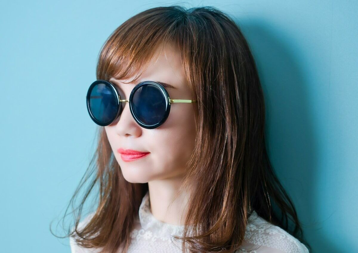 写真の反射を消す