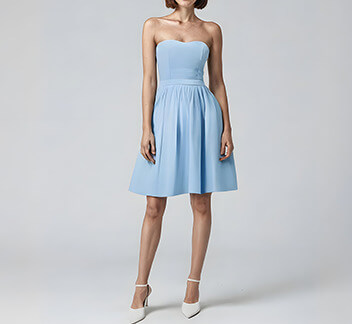 Vestido mini coqueto sin tirantes ideal para salidas o fiestas de verano.
